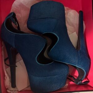 London Trash Blue Platform Peep-Toe Pumps